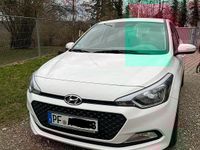 Gebraucht Hyundai i20 75 PS (55 kW) 2015 Weiß Kleinwagen