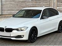 Gebraucht BMW 320 Advantage 163 PS (119 kW) 2015 Weiß Limousine