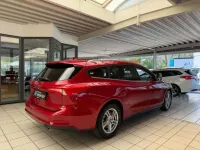 Gebraucht Ford Focus Cool & Connect 101 PS (74 kW) 2021 Rot Kombi