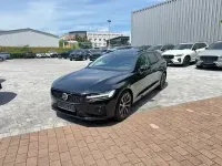 Gebraucht Volvo V60 Plus 253 PS (186 kW) 2023 Black stone Kombi