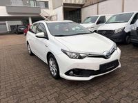 Gebraucht Toyota Auris Hybrid Comfort 99 PS (72 kW) 2018 Super (pure) white ii Kombi