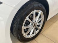 Gebraucht Mercedes A200 Progressive 163 PS (119 kW) 2023 Weiß Limousine