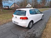 Gebraucht VW Golf VI Team 122 PS (89 kW) 2010 Weiß Kleinwagen