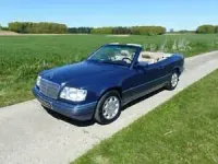 Usata Mercedes E220 150 CV (110 kW) 1994 Blu Cabrio
