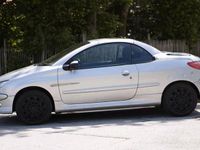 Gebraucht Peugeot 206 CC 109 PS (80 kW) 2004 Silber Cabrio