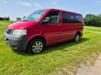 Second-hand VW Transporter 136 CP (100 kW) 2004 Roșu Van