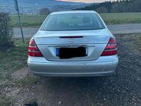 Gebraucht Mercedes E220 Elegance 150 PS (110 kW) 2003 Silber Limousine