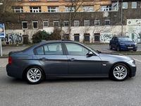 Gebraucht BMW 318 129 PS (94 kW) 2006 Grau Limousine