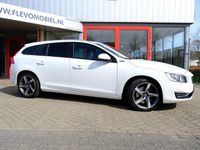 Gebraucht Volvo V60 163 PS (119 kW) 2015 Weiß Kombi