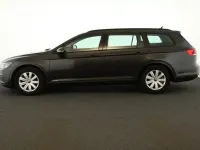 Gebraucht VW Passat 122 PS (89 kW) 2023 Mangangrau metallic Kombi