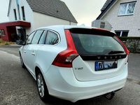 Gebraucht Volvo V60 Summum 150 PS (110 kW) 2016 Weiß Kombi