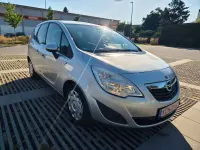 Gebraucht Opel Meriva Design Edition 101 PS (74 kW) 2011 Silber Van / Kleinbus