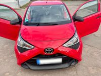Gebraucht Toyota Aygo 72 PS (52 kW) 2019 Rot Kleinwagen