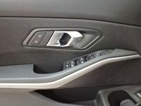 Gebraucht BMW 320 Advantage 190 PS (139 kW) 2020 Schwarz Kombi