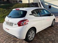 Second-hand Peugeot 208 Active 92 CP (67 kW) 2012 Alb Hatchback