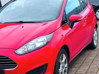 Gebraucht Ford Fiesta 80 PS (58 kW) 2014 Rot Kleinwagen