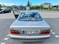 Gebraucht Mercedes E220 Elegance 143 PS (105 kW) 2001 Grau Limousine