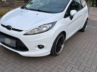 Gebraucht Ford Fiesta Trend 82 PS (60 kW) 2011 Weiß Kleinwagen