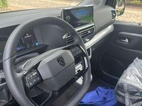 Neu Peugeot Traveller Allure 177 PS (130 kW) 2025 Schwarz Van / Kleinbus