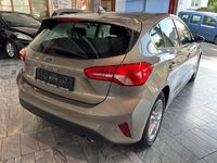 Gebraucht Ford Focus Cool & Connect 101 PS (74 kW) 2019 Beige Limousine