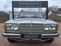 Gebraucht Mercedes 240 72 PS (52 kW) 1982 Silber Limousine