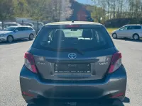 Gebraucht Toyota Yaris 69 PS (50 kW) 2014 Grau Kleinwagen