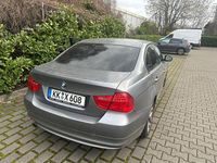 Gebraucht BMW 318 143 PS (105 kW) 2010 Grau Limousine