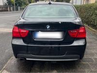 Gebraucht BMW 318 Sport Line 143 PS (105 kW) 2011 Schwarz Limousine