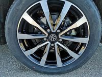 Neu VW Multivan Comfortline 180 PS (132 kW) 2025 Starlightblau metallic Van