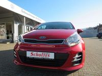 Gebraucht Kia Rio DREAM-TEAM Edition 84 PS (61 kW) 2015 Rot Limousine