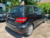 Gebraucht Mercedes B160 95 PS (69 kW) 2011 Schwarz Kleinwagen