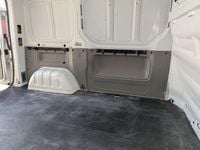 Second-hand Opel Vivaro 114 CP (83 kW) 2012 Alb Monovolum