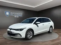 Gebraucht VW Golf VIII Life 150 PS (110 kW) 2022 Pure white (weiß) Kombi