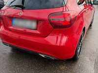 Gebraucht Mercedes A180 80 PS (58 kW) 2016 Rot Limousine
