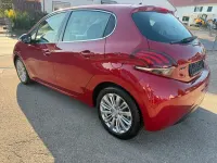 Gebraucht Peugeot 208 Allure 110 PS (80 kW) 2017 Rot Kleinwagen