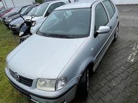 Gebraucht VW Polo Basis 75 PS (55 kW) 2000 Silber Limousine