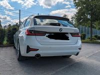 Gebraucht BMW 330 Advantage 265 PS (194 kW) 2020 Weiß Kombi