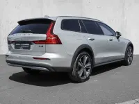 Gebraucht Volvo V60 CC Plus 197 PS (144 kW) 2024 Silver dawn / metallic Kombi