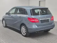 Gebraucht Mercedes B200 156 PS (114 kW) 2012 Universumblau met. Kleinwagen