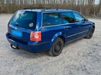 Gebraucht VW Passat 116 PS (85 kW) 2001 Blau Kombi