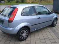 Gebraucht Ford Fiesta 80 PS (58 kW) 2005 Blau Kleinwagen