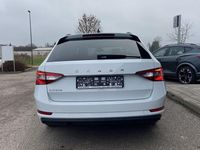 Gebraucht Skoda Superb 150 PS (110 kW) 2022 Weiß Kombi