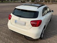 Gebraucht Mercedes A180 122 PS (89 kW) 2013 Weiß Limousine