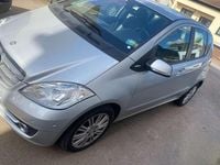 Gebraucht Mercedes A180 109 PS (80 kW) 2011 Polarsilber  metalliclack Kleinwagen