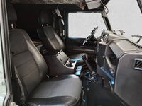 Gebraucht Land Rover Defender SE 122 PS (89 kW) 2012 Keswick green SUV