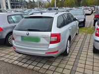 Usado Skoda Octavia Joy 150 HP (110 kW) 2016 Cinzento Citadino