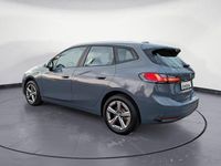 Gebraucht BMW 220 Active Tourer 170 PS (125 kW) 2025 Silber Van / Kleinbus