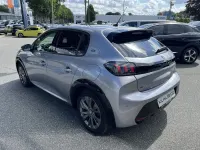 Gebraucht Peugeot e-208 Allure+ 100 kW (136 PS) 2023 Silber Kleinwagen