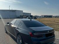 Gebraucht BMW 745e Efficient Dynamics 394 PS (289 kW) 2020 Grau Limousine