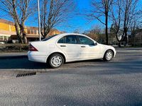 Gebraucht Mercedes C200 116 PS (85 kW) 2003 Weiß Kleinwagen